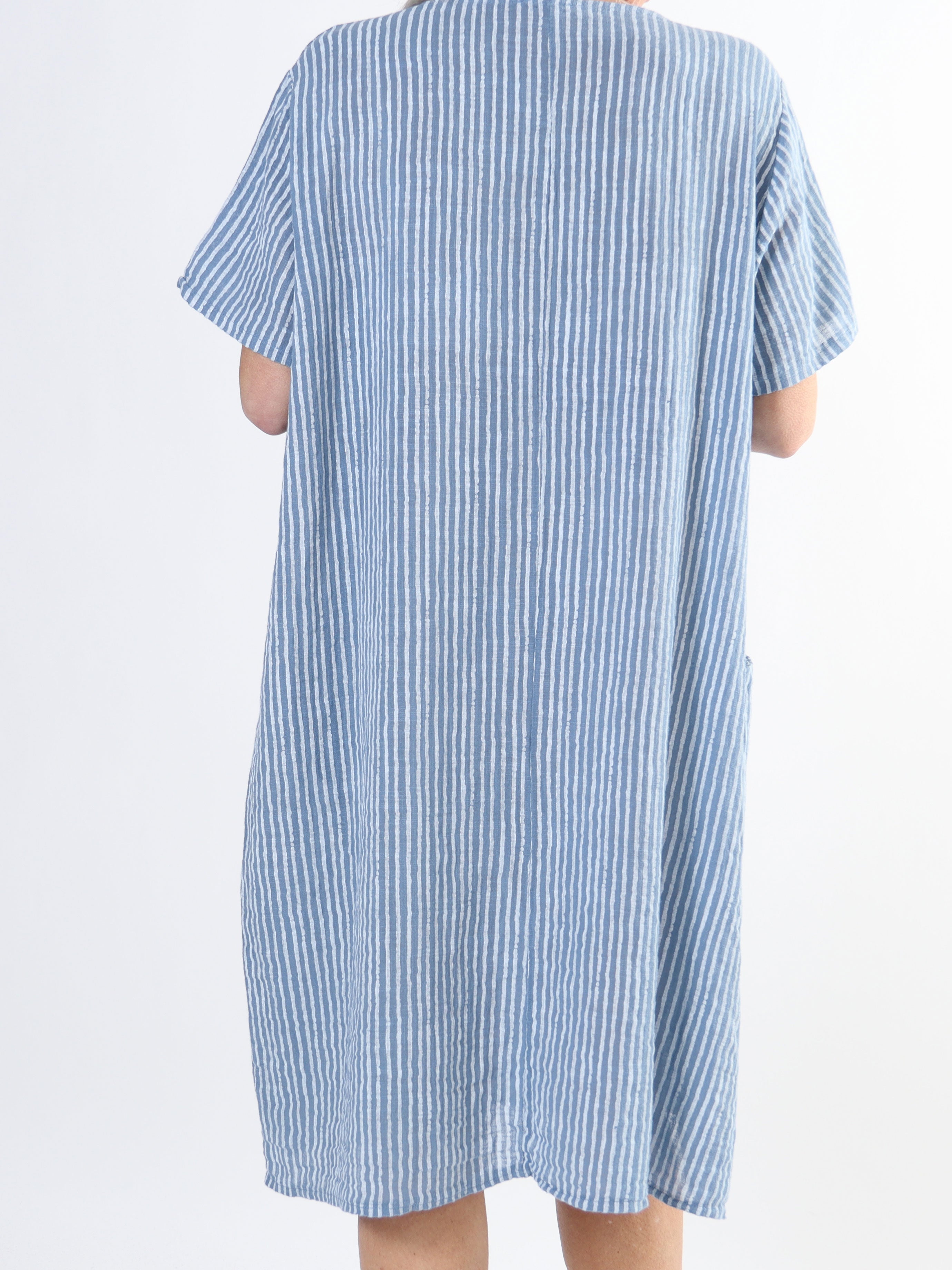 Louise - Finrandig plus size-klänning i linneaktigt bomullstyg